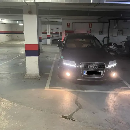 Apartment Piso En El Centro De Silencioso Y Con Gran Patio, Calle La Paz Huelva