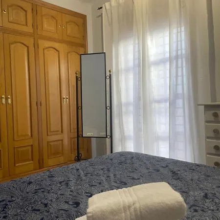 Piso En El Centro De Silencioso Y Con Gran Patio, Calle La Paz * Huelva