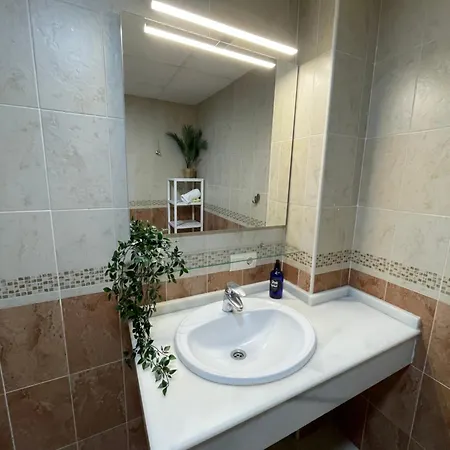 Piso En El Centro De Silencioso Y Con Gran Patio, Calle La Paz Daire *