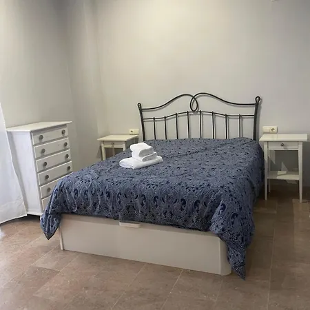 Апартаменты Piso En El Centro De Silencioso Y Con Gran Patio, Calle La Paz