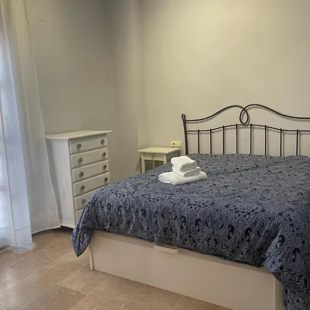 Piso En El Centro De Silencioso Y Con Gran Patio, Calle La Paz Апартаменты